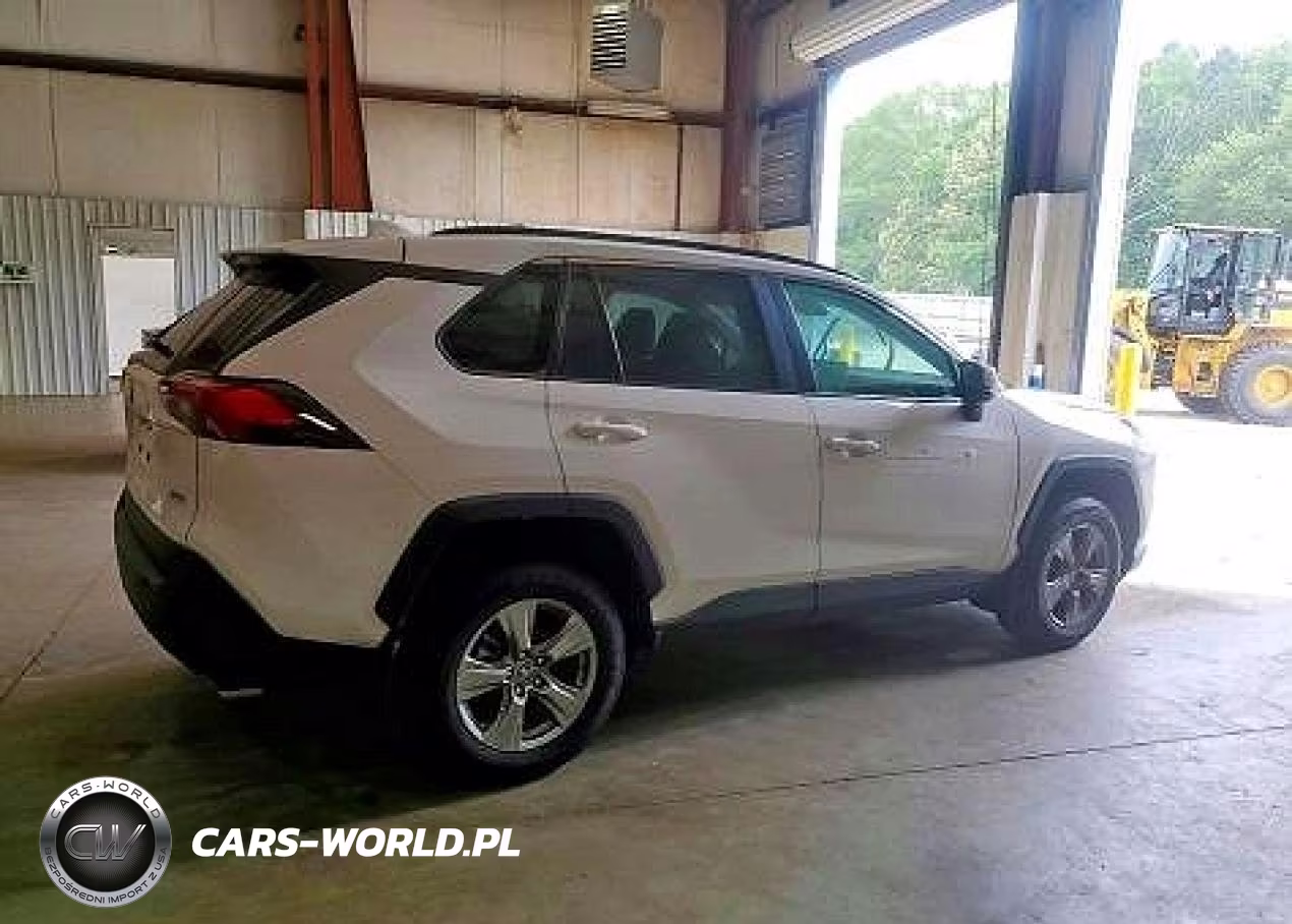 2024 TOYOTA RAV4 XLE VIN:2T3W1RFV3RC282532 - 4