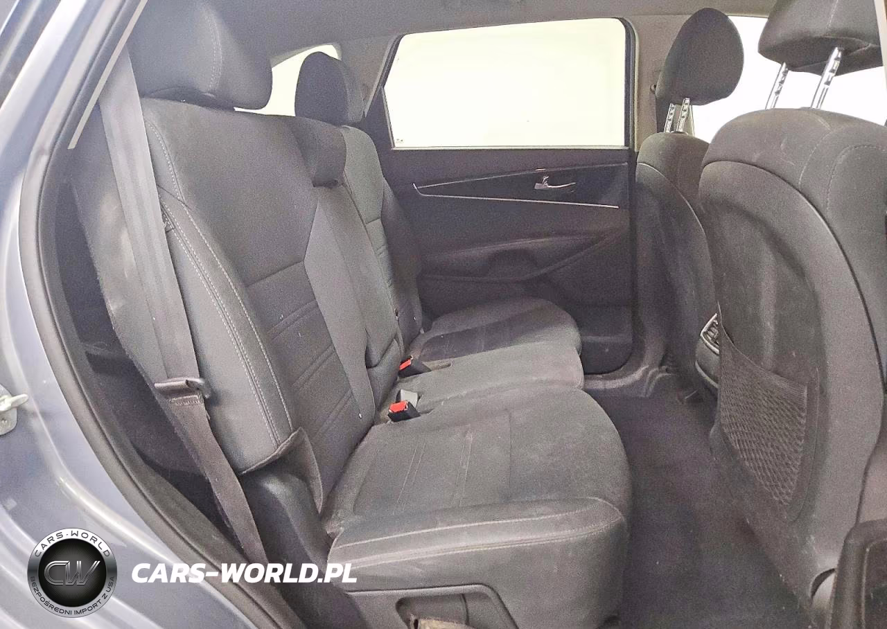 2019 Kia Sorento L VIN:5XYPG4A33KG603760 - 11