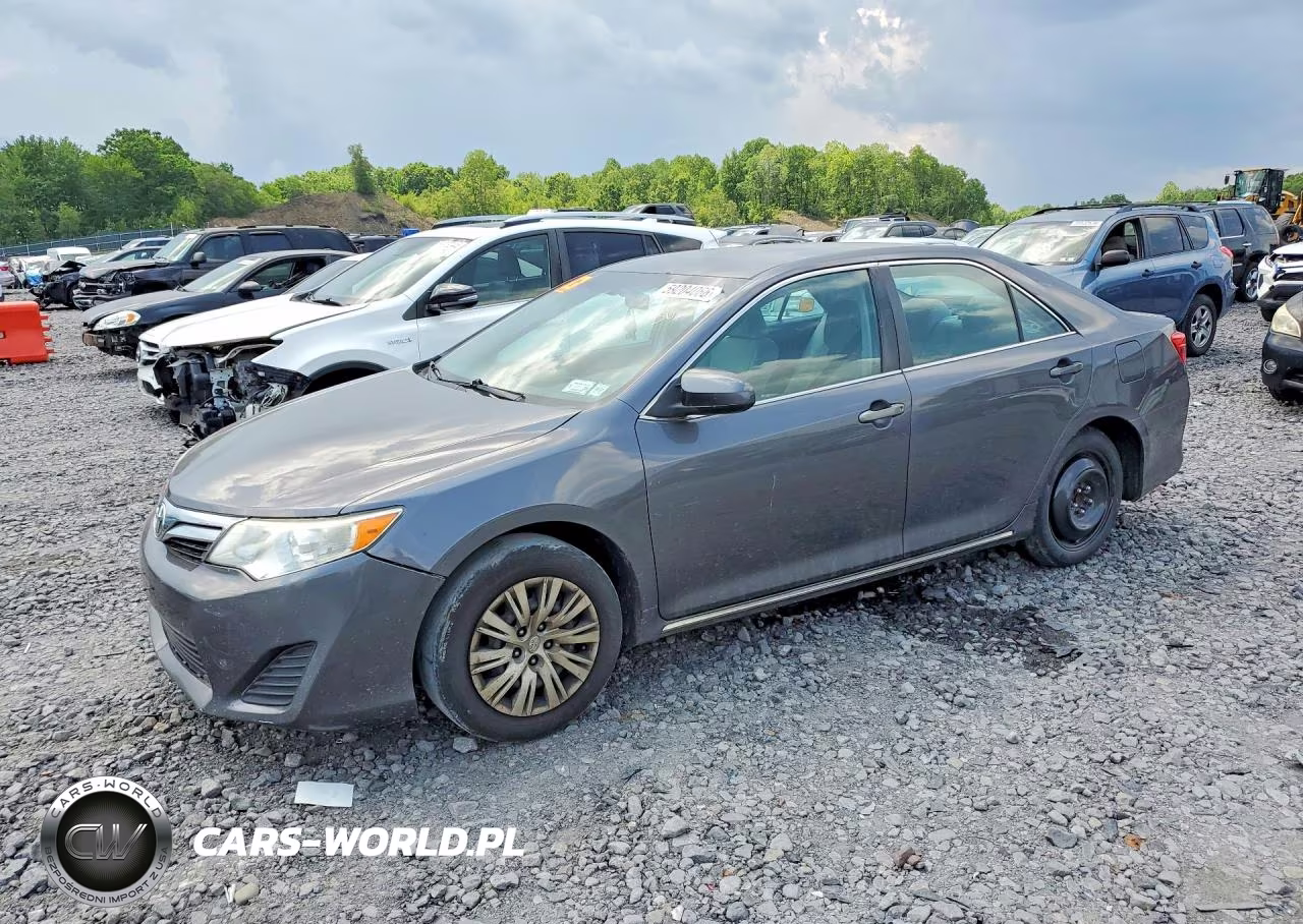 2012 Toyota Camry Le – zdjęcie 1 z 12