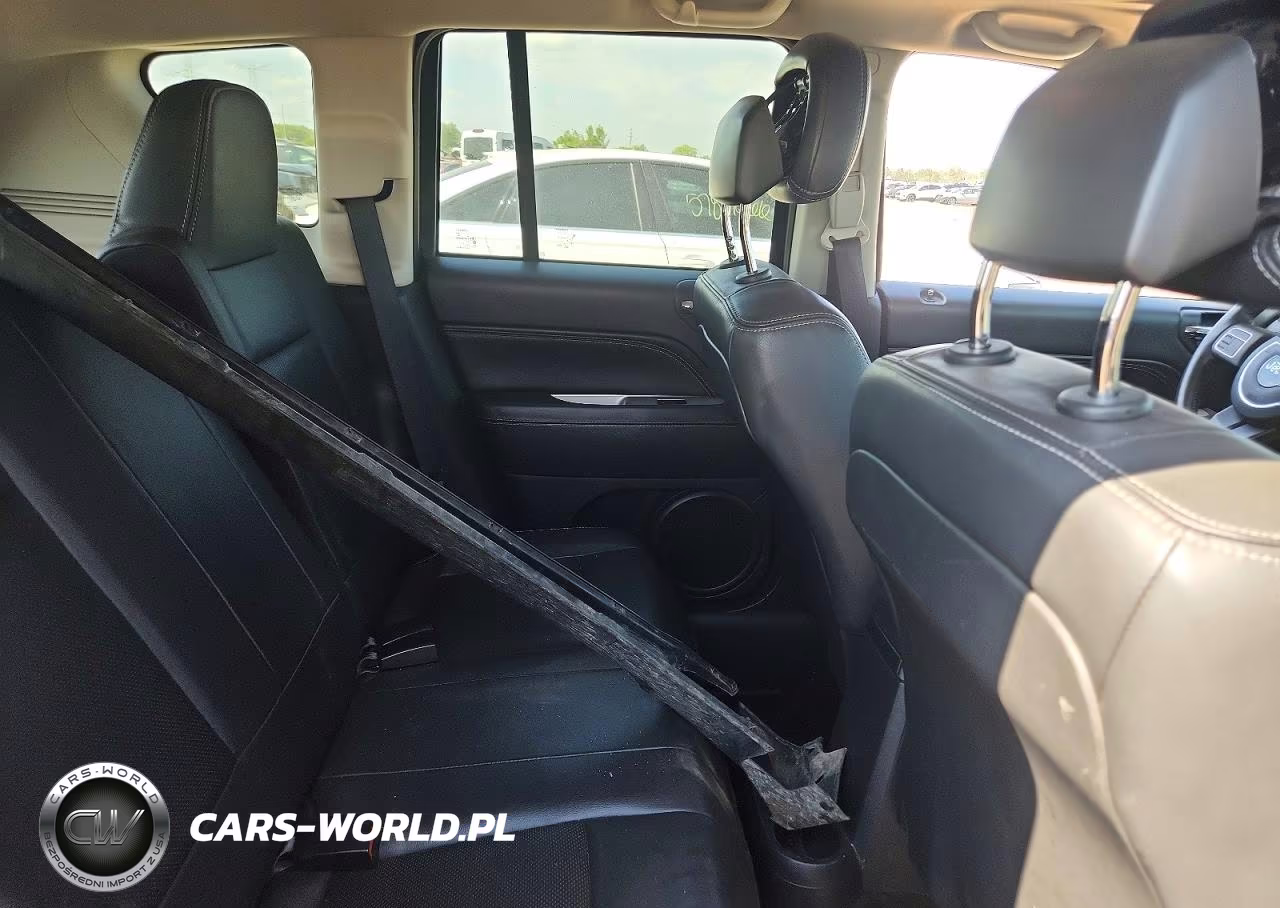2014 Jeep Compass Latitude VIN:1C4NJCEA0ED678818 - 10