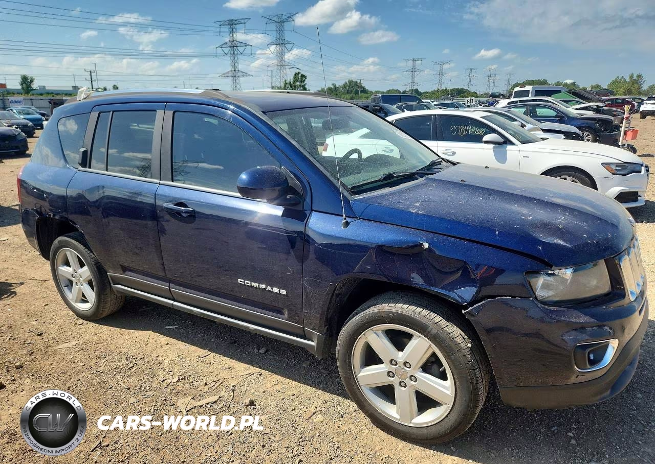 2014 Jeep Compass Latitude VIN:1C4NJCEA0ED678818 - 4