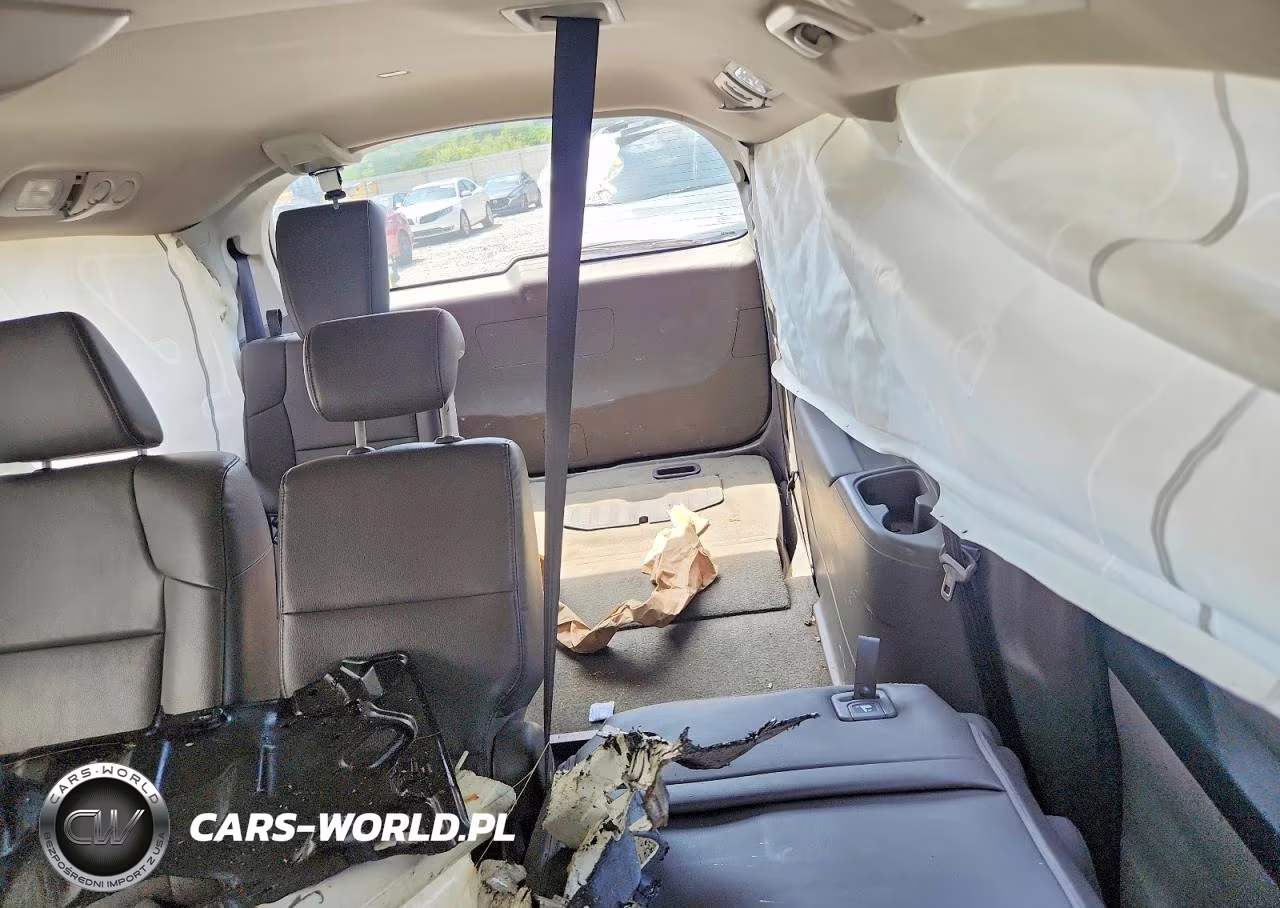 2015 Honda Odyssey Touring VIN:5FNRL5H90FB053807 - 10