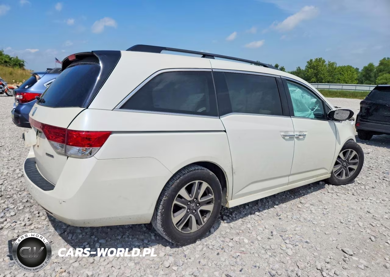 2015 Honda Odyssey Touring VIN:5FNRL5H90FB053807 - 3