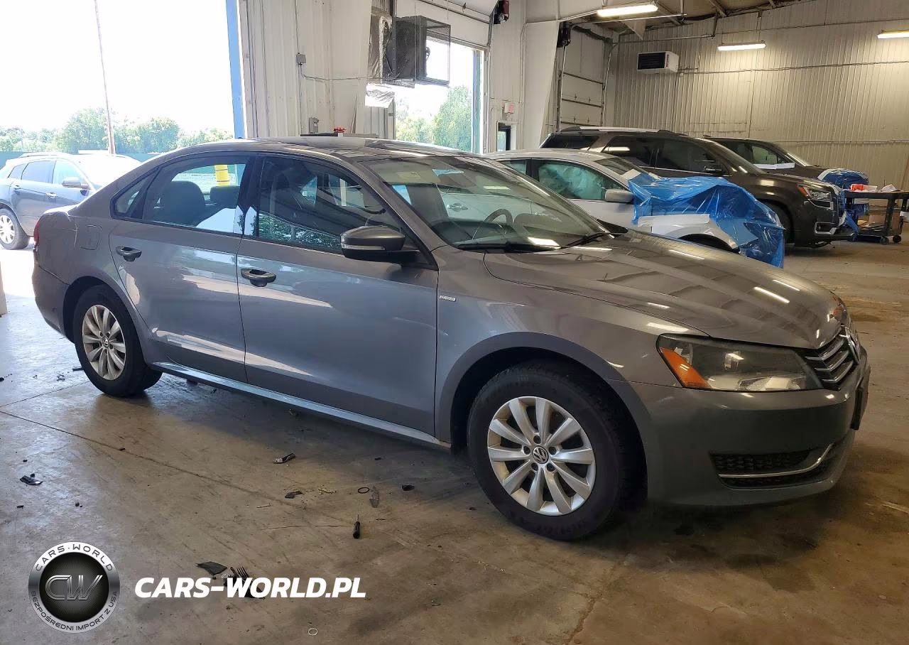 2015 Volkswagen Passat S VIN:1VWAS7A38FC056529 - 4