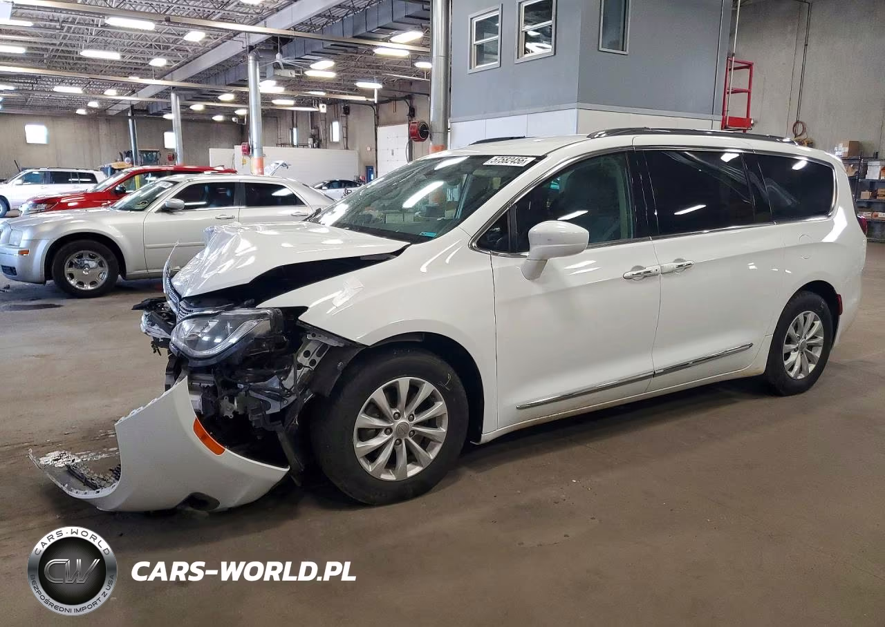 2019 Chrysler Pacifica Touring L VIN:2C4RC1BG5KR507452 - 1