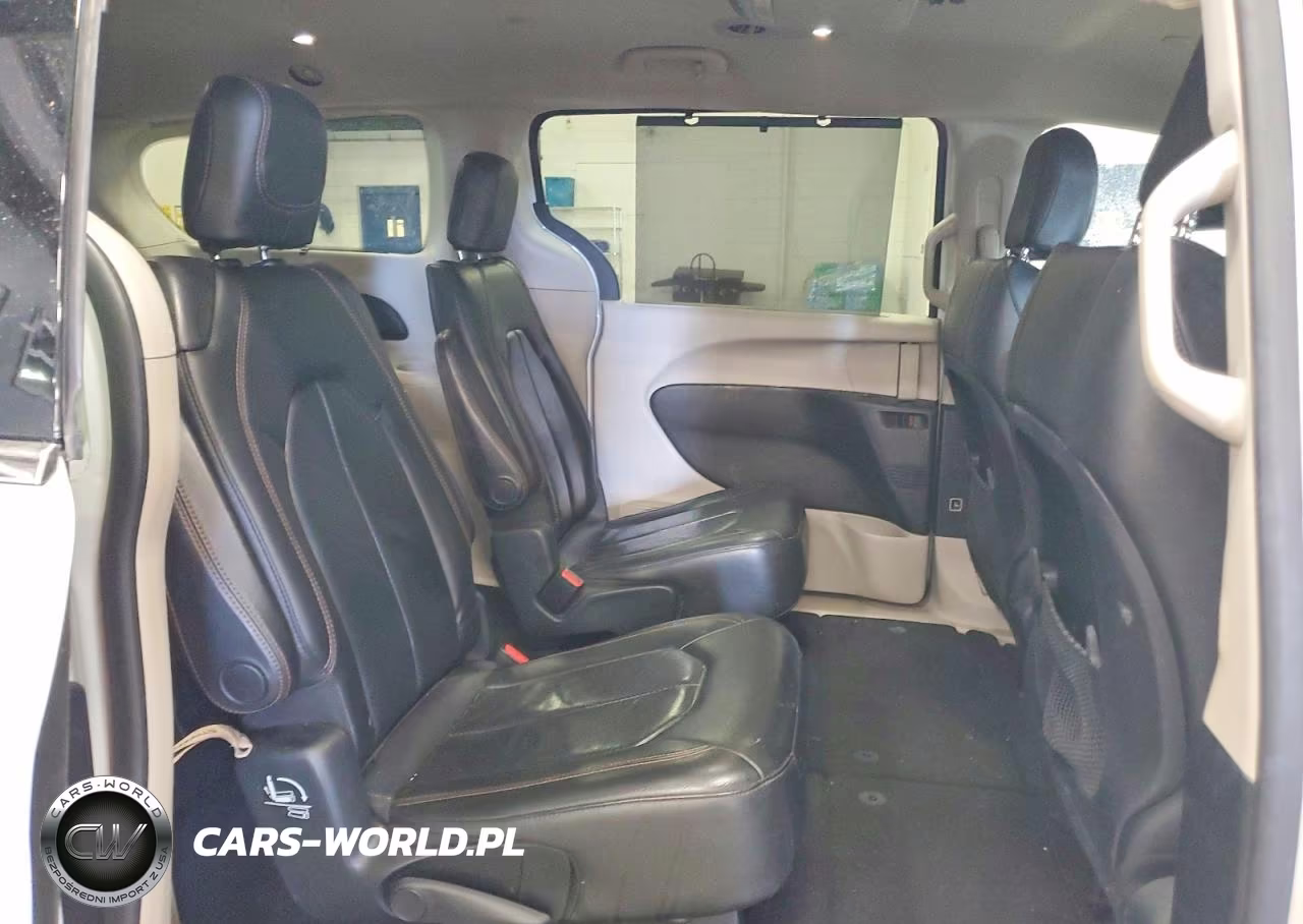2019 Chrysler Pacifica Touring L VIN:2C4RC1BG5KR507452 - 11