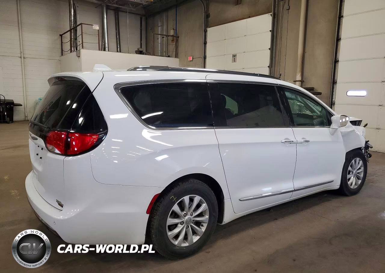 2019 Chrysler Pacifica Touring L VIN:2C4RC1BG5KR507452 - 3