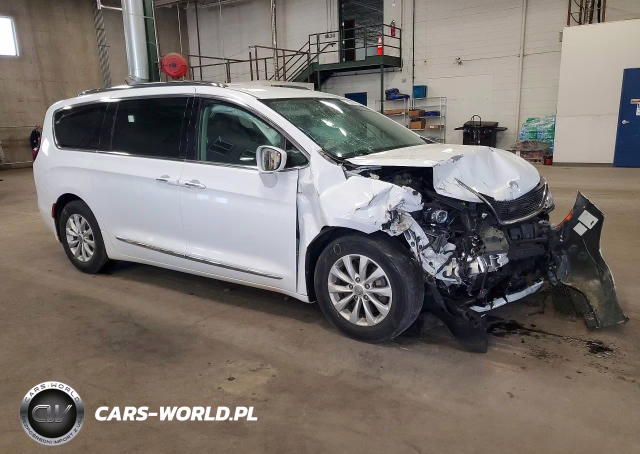 2019 Chrysler Pacifica Touring L VIN:2C4RC1BG5KR507452 - 4