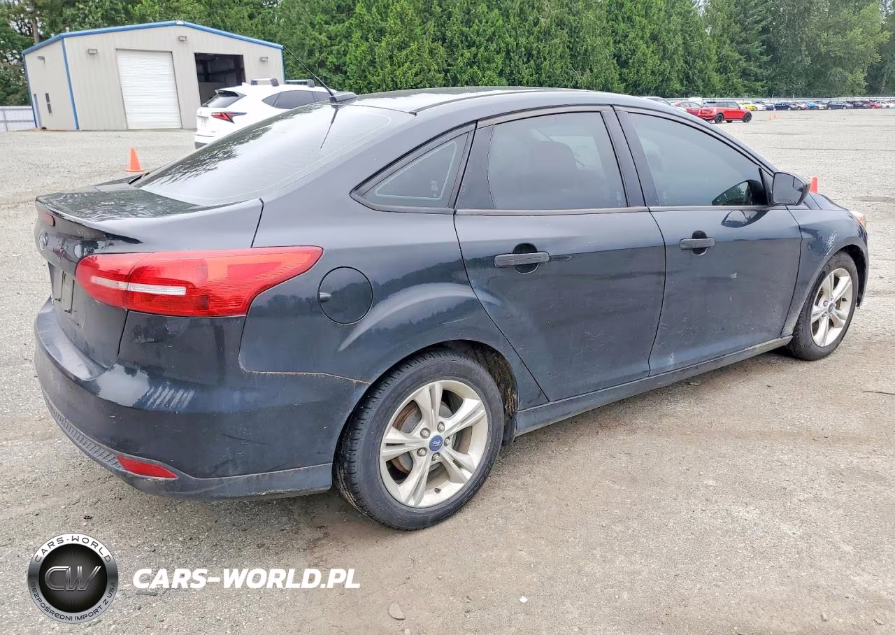 2015 Ford Focus S VIN:1FADP3E22FL334827 - 3