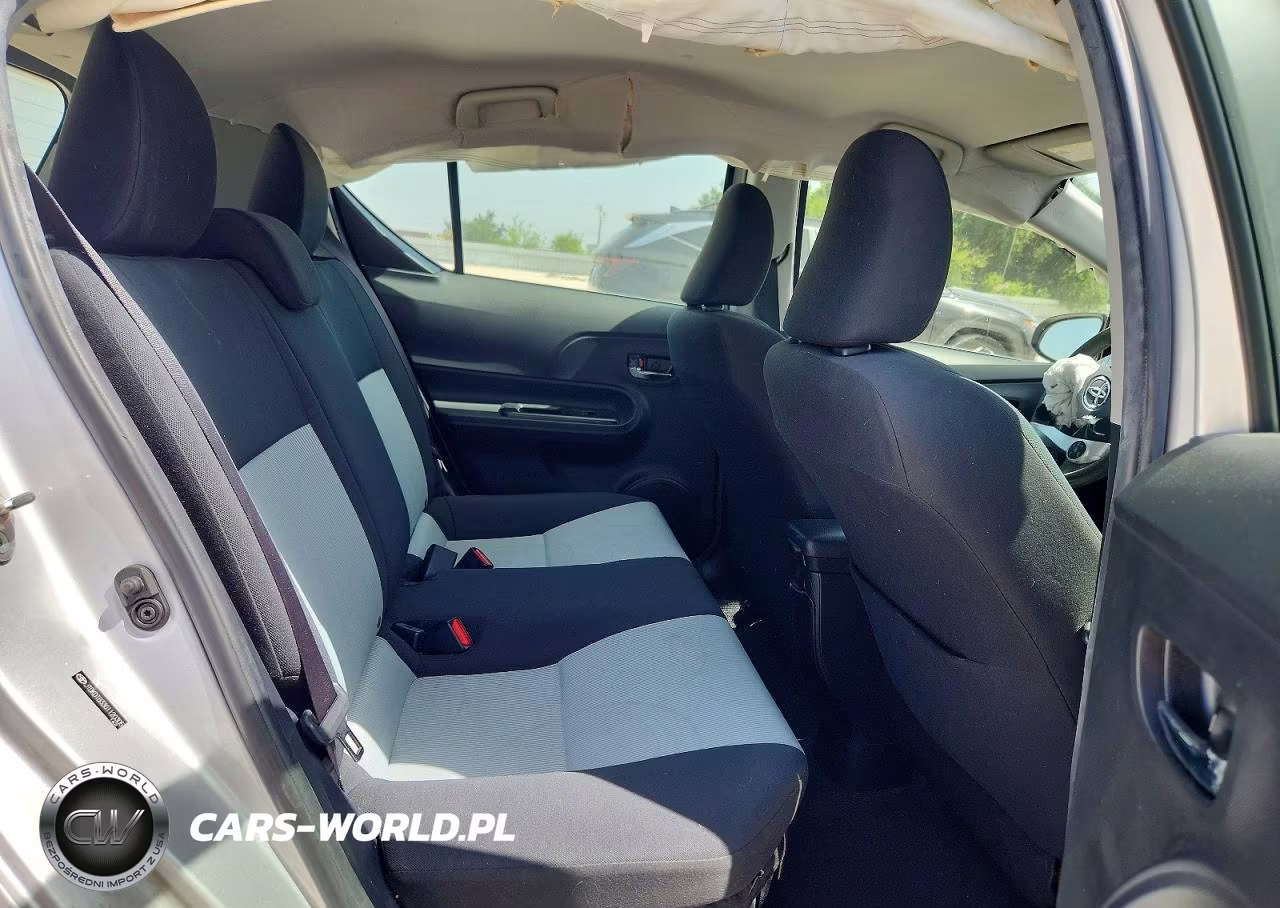 2016 Toyota Prius C Two VIN:JTDKDTB33G1120305 - 10
