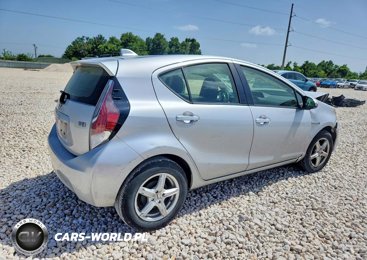 2016 Toyota Prius C Two VIN:JTDKDTB33G1120305 - 3