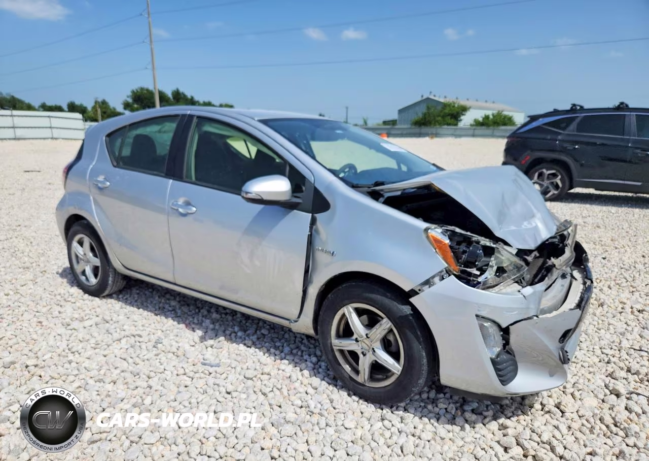 2016 Toyota Prius C Two VIN:JTDKDTB33G1120305 - 4