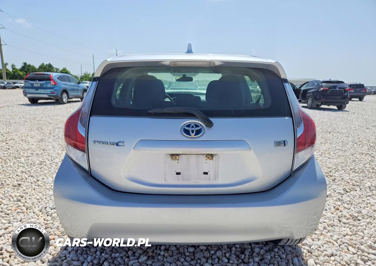 2016 Toyota Prius C Two VIN:JTDKDTB33G1120305 - 6