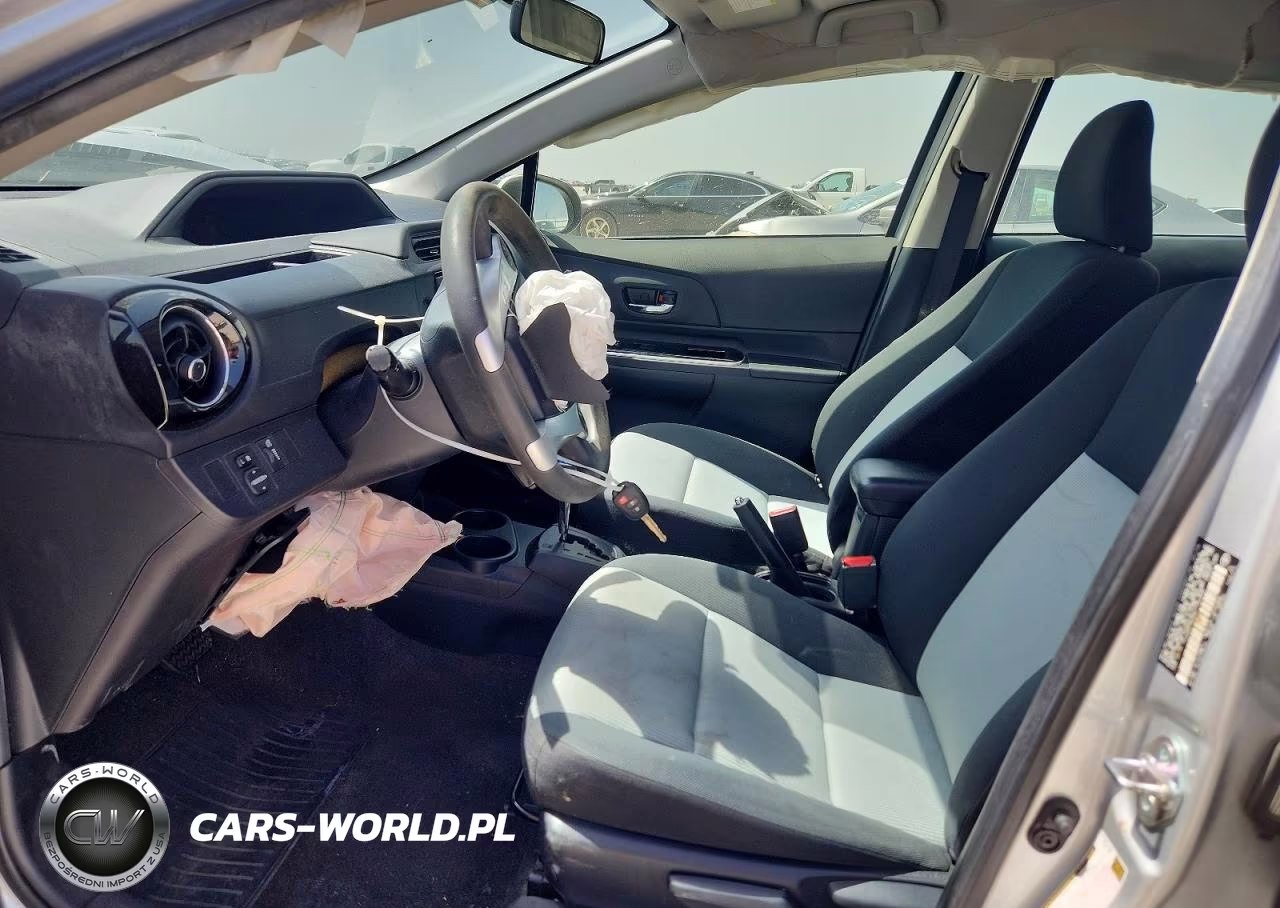 2016 Toyota Prius C Two VIN:JTDKDTB33G1120305 - 7