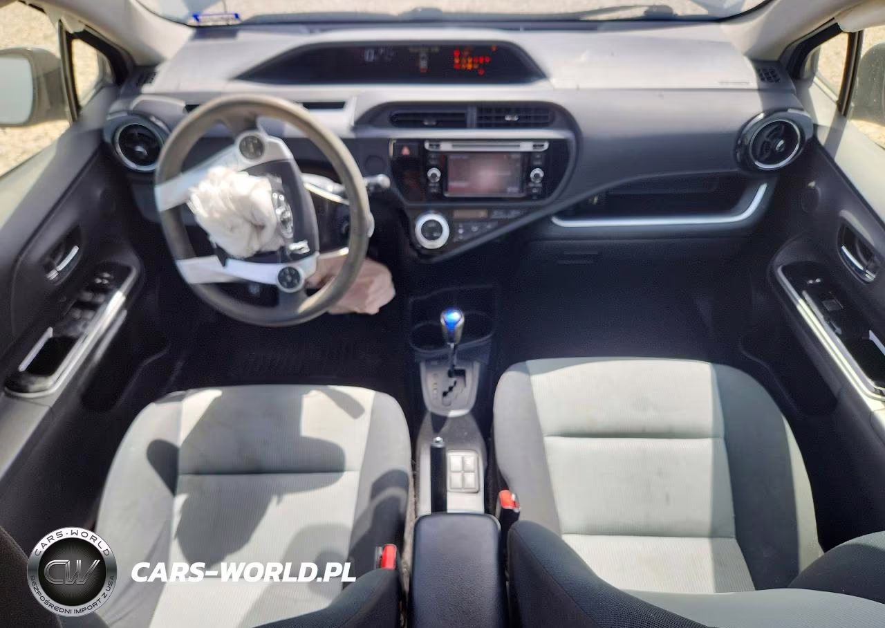 2016 Toyota Prius C Two VIN:JTDKDTB33G1120305 - 8