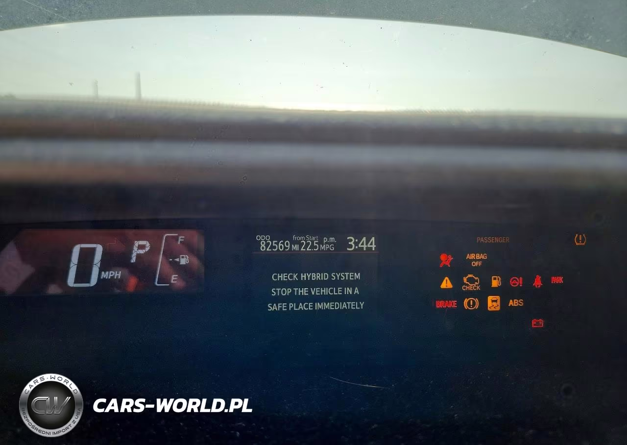 2016 Toyota Prius C Two VIN:JTDKDTB33G1120305 - 9