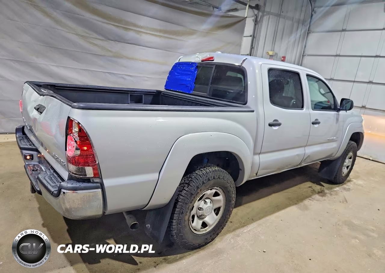 2010 Toyota Tacoma Double Cab VIN:3TMLU4EN6AM054530 - 3