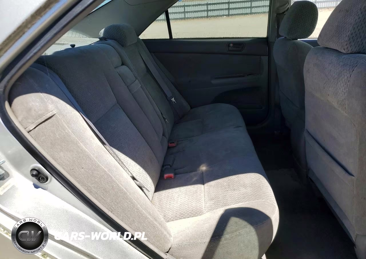 2002 Toyota Camry Le VIN:4T1BE32K82U620130 - 10