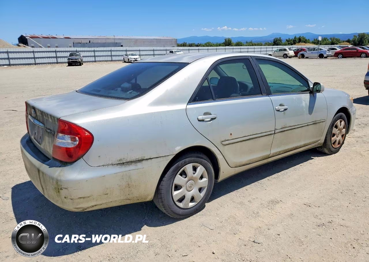2002 Toyota Camry Le VIN:4T1BE32K82U620130 - 3