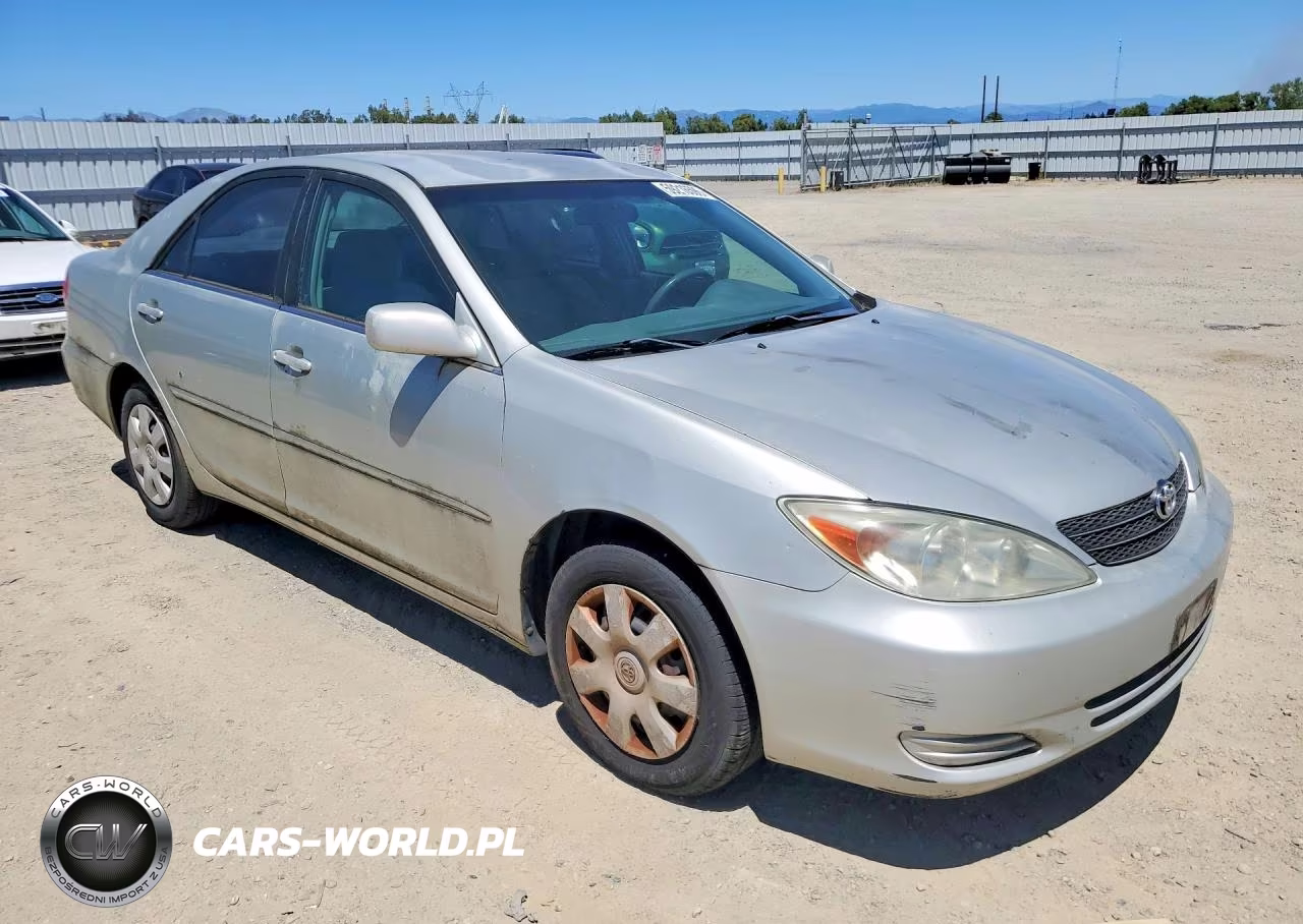 2002 Toyota Camry Le VIN:4T1BE32K82U620130 - 4