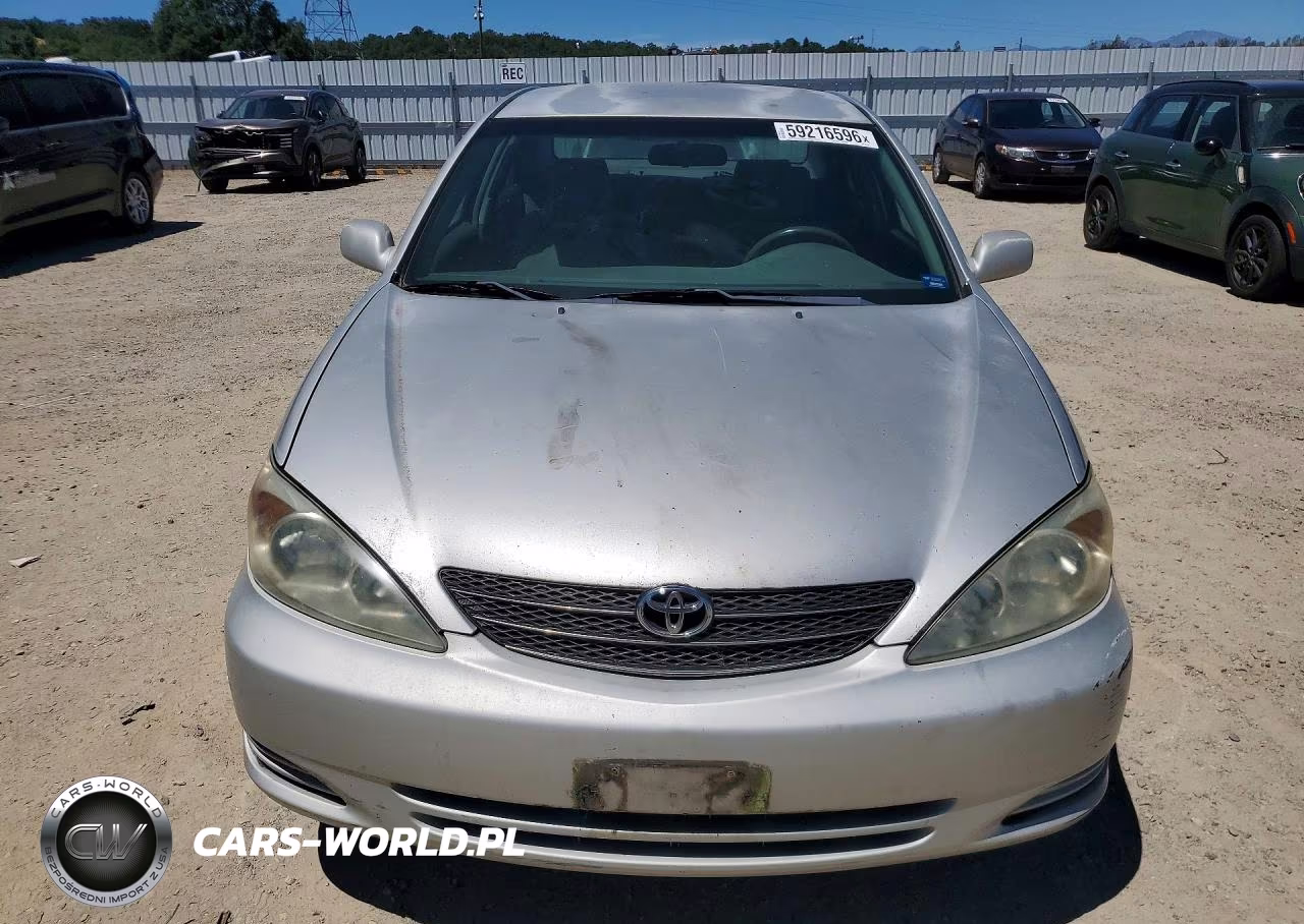 2002 Toyota Camry Le VIN:4T1BE32K82U620130 - 5