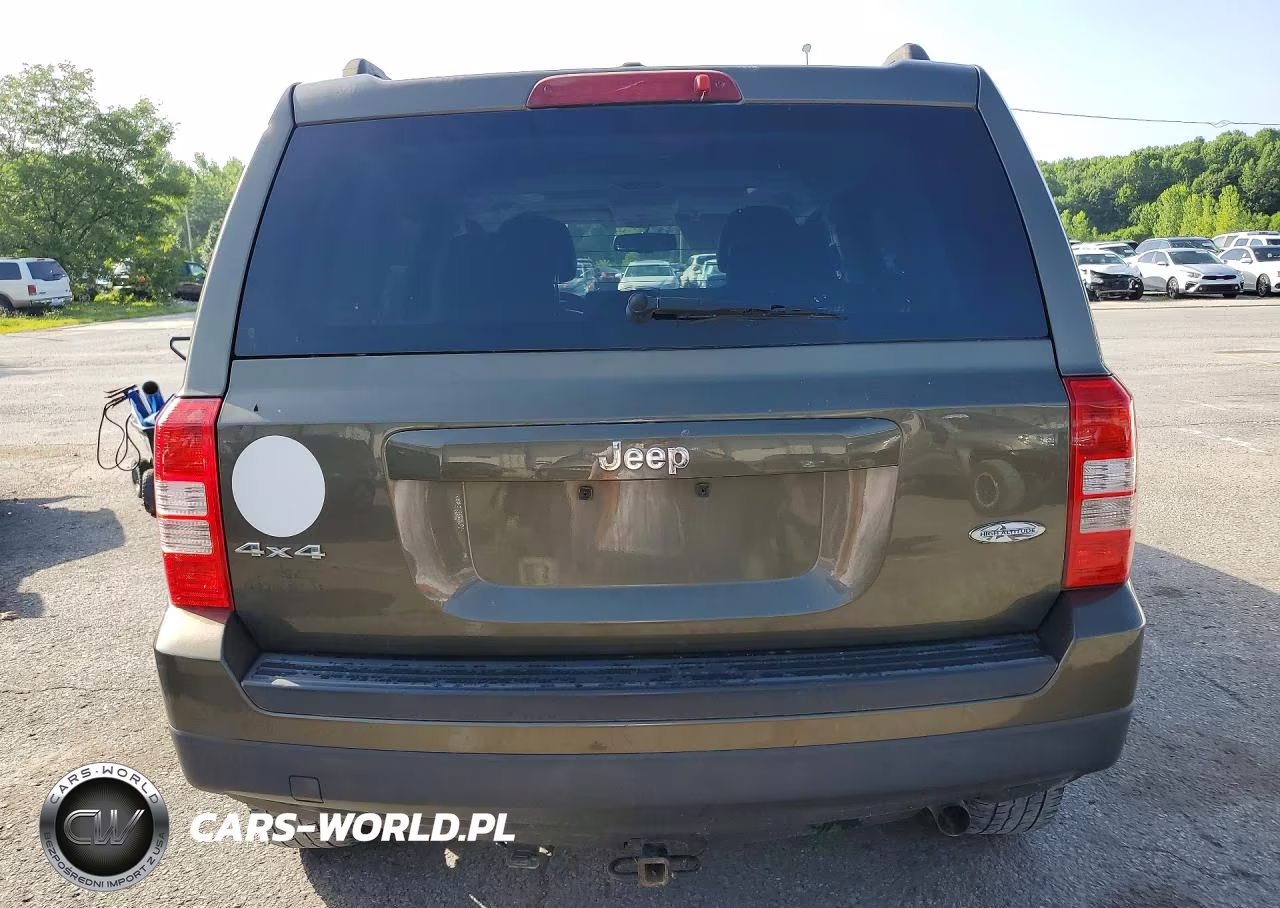 2015 Jeep Patriot Latitude VIN:1C4NJRFB0FD272209 - 6