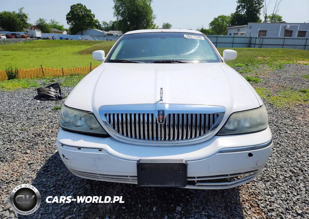 2006 Lincoln Town Car Signature Limited VIN:1LNHM82V06Y628502 - 5