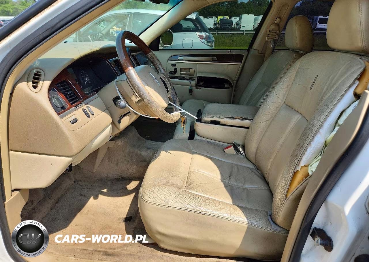 2006 Lincoln Town Car Signature Limited VIN:1LNHM82V06Y628502 - 7