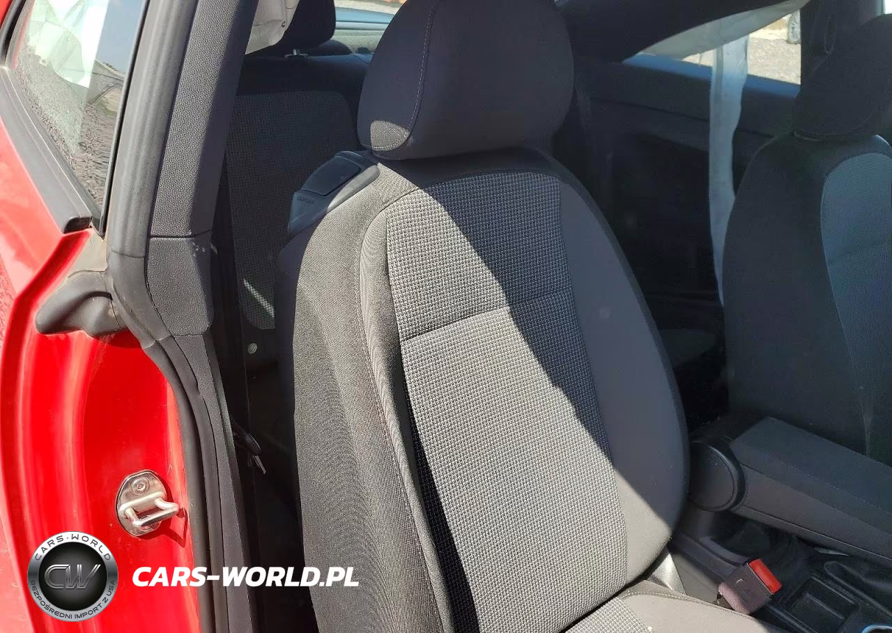 2018 Volkswagen Beetle S VIN:3VWFD7AT6JM712329 - 10