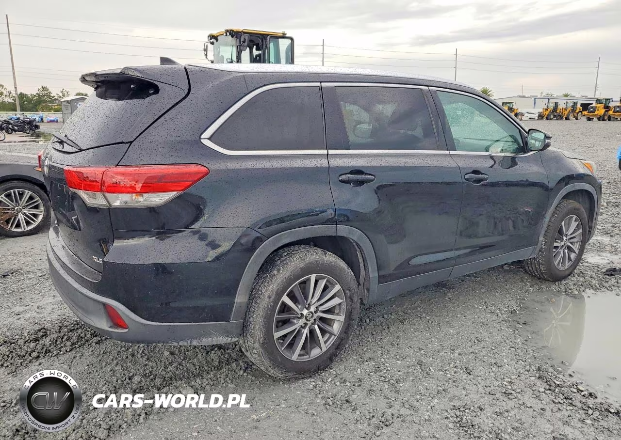 2019 Toyota Highlander Xle VIN:5TDKZRFH8KS573194 - 3