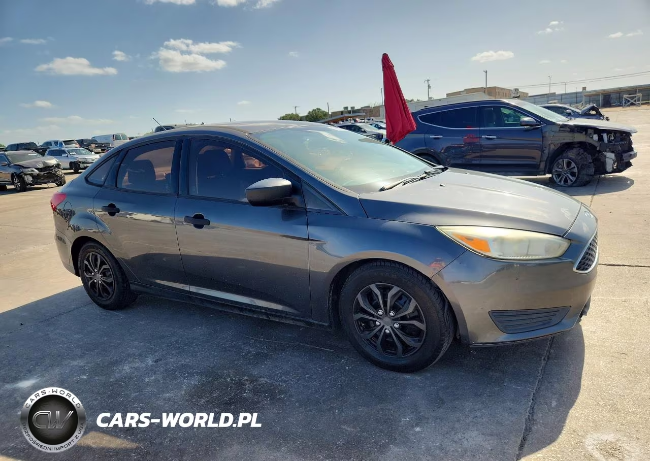 2016 Ford Focus S VIN:1FADP3E25GL379200 - 4