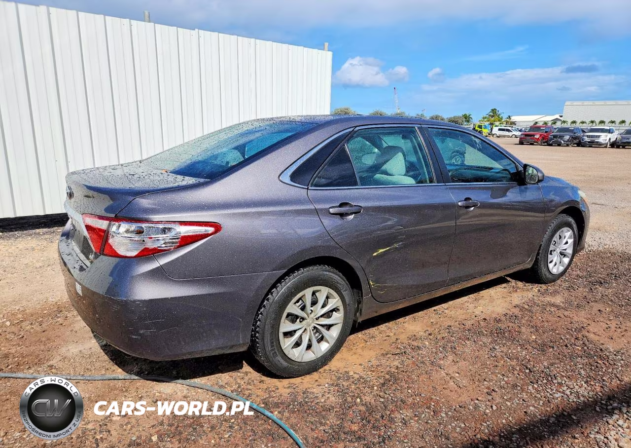 2016 Toyota Camry Le VIN:4T1BF1FK2GU169084 - 3