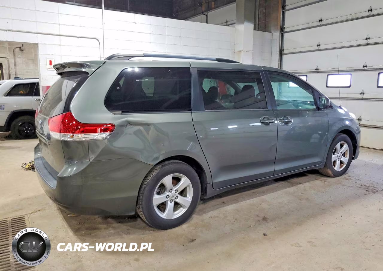 2012 Toyota Sienna Le VIN:5TDKK3DC2CS192953 - 3