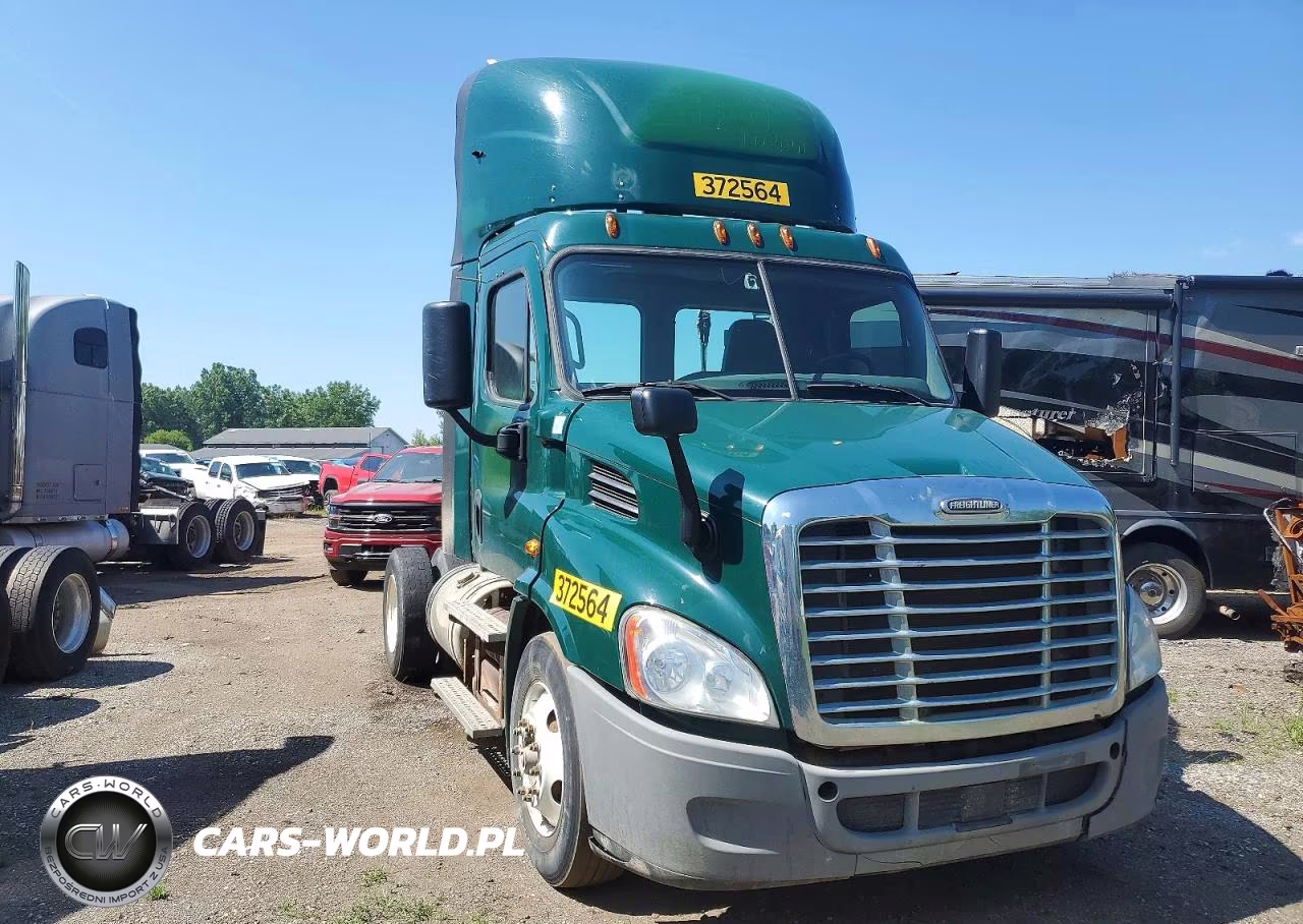 2018 Freightliner Cascadia 113 Semi Truck