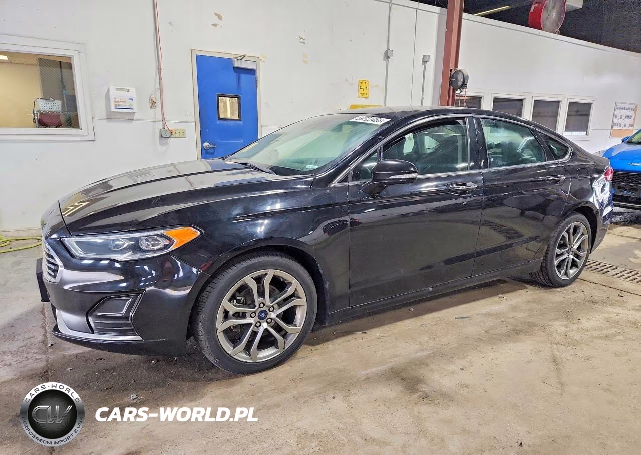 2019 Ford Fusion Titanium – zdjęcie 1 z 12