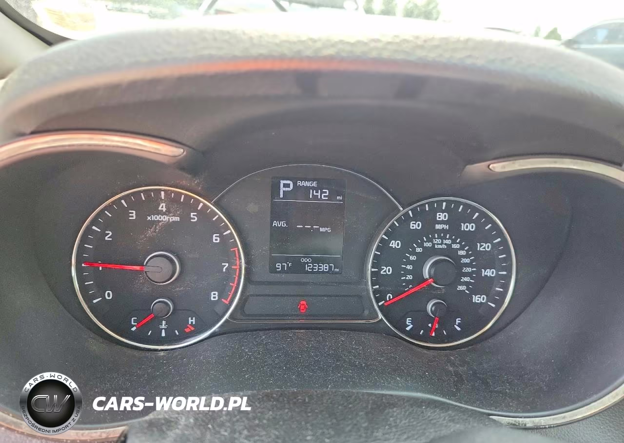2017 Kia Forte Lx VIN:3KPFK4A76HE065994 - 9