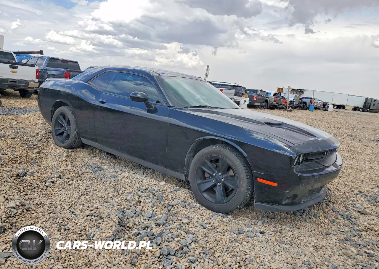 2018 Dodge Challenger Sxt VIN:2C3CDZAG7JH302940 - 4