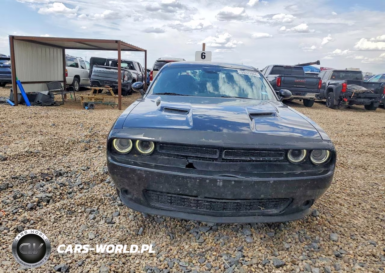 2018 Dodge Challenger Sxt VIN:2C3CDZAG7JH302940 - 5