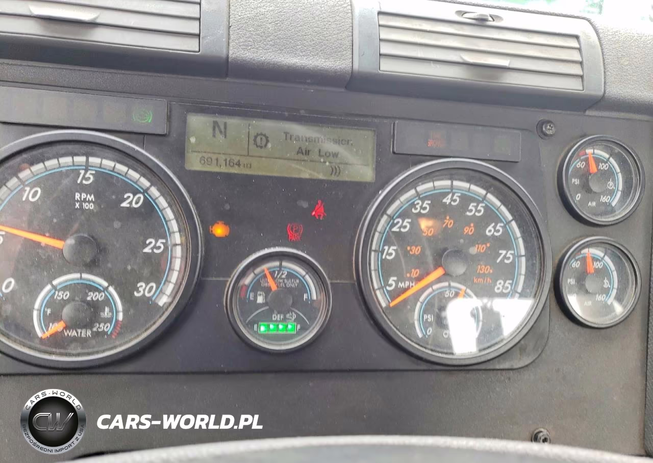 2018 Freightliner Cascadia 113 VIN:3AKBGADV4JSJL4586 - 8