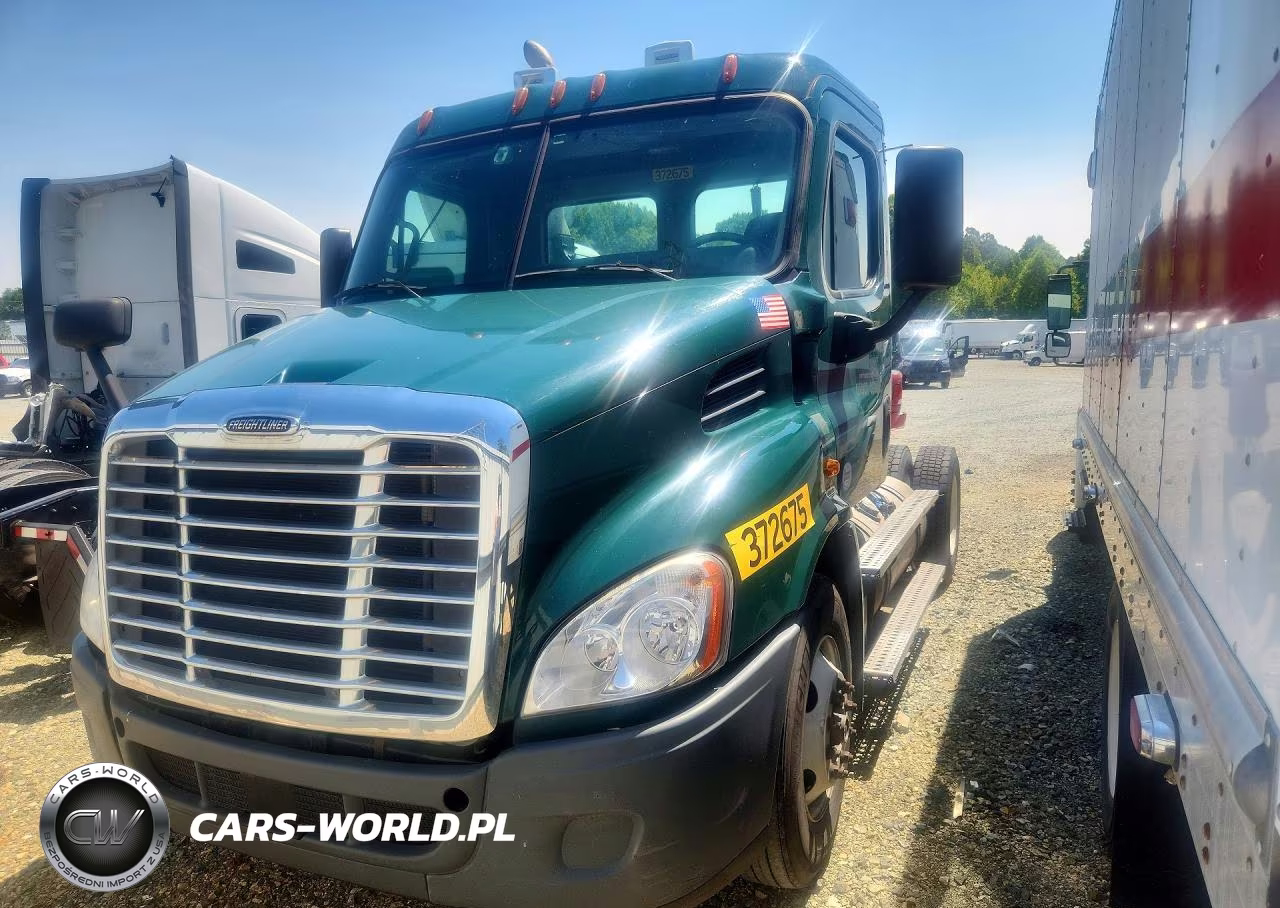 2018 Freightliner Cascadia 113 Semi Truck