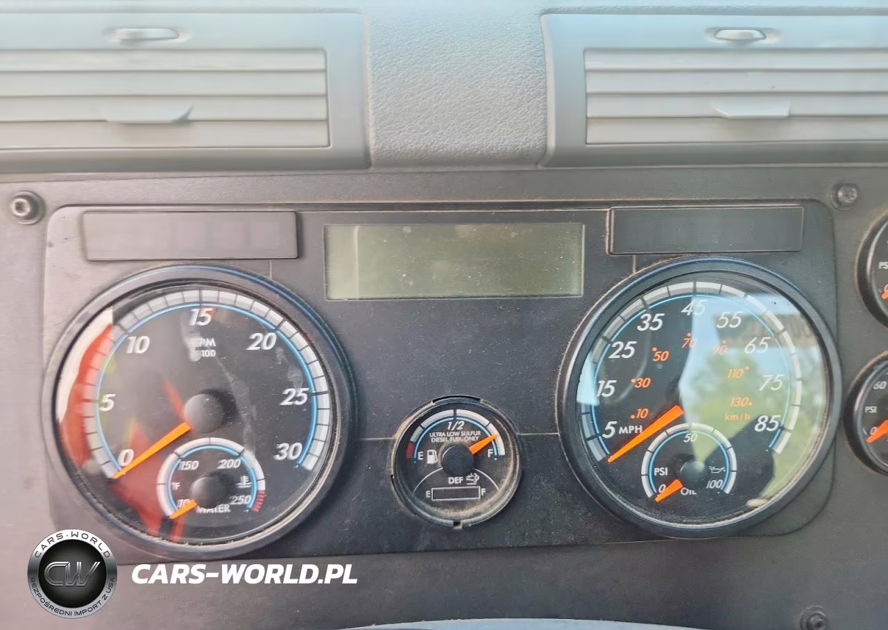 2018 Freightliner Cascadia 113 VIN:3AKBGADV7JSJL4565 - 8