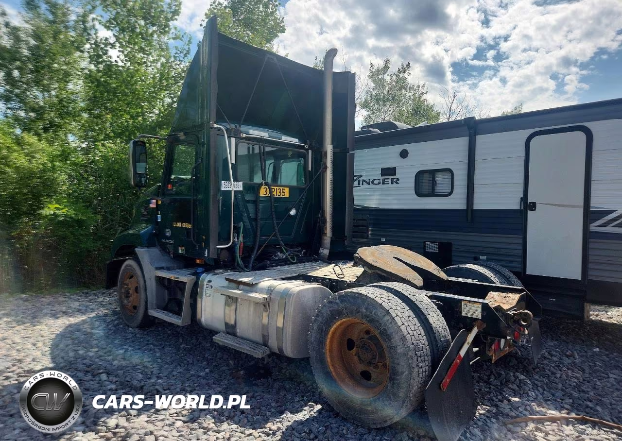 2018 Mack Cxu612 Semi Truck VIN:1M1AW01X5JM010466 - 3