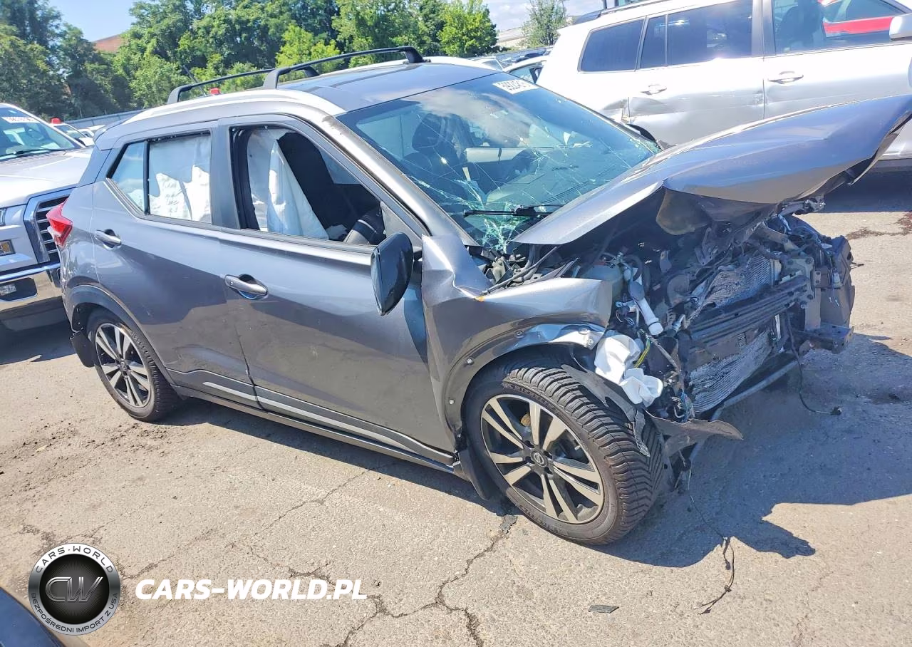 2019 Nissan Kicks Sr VIN:3N1CP5CU2KL551608 - 4