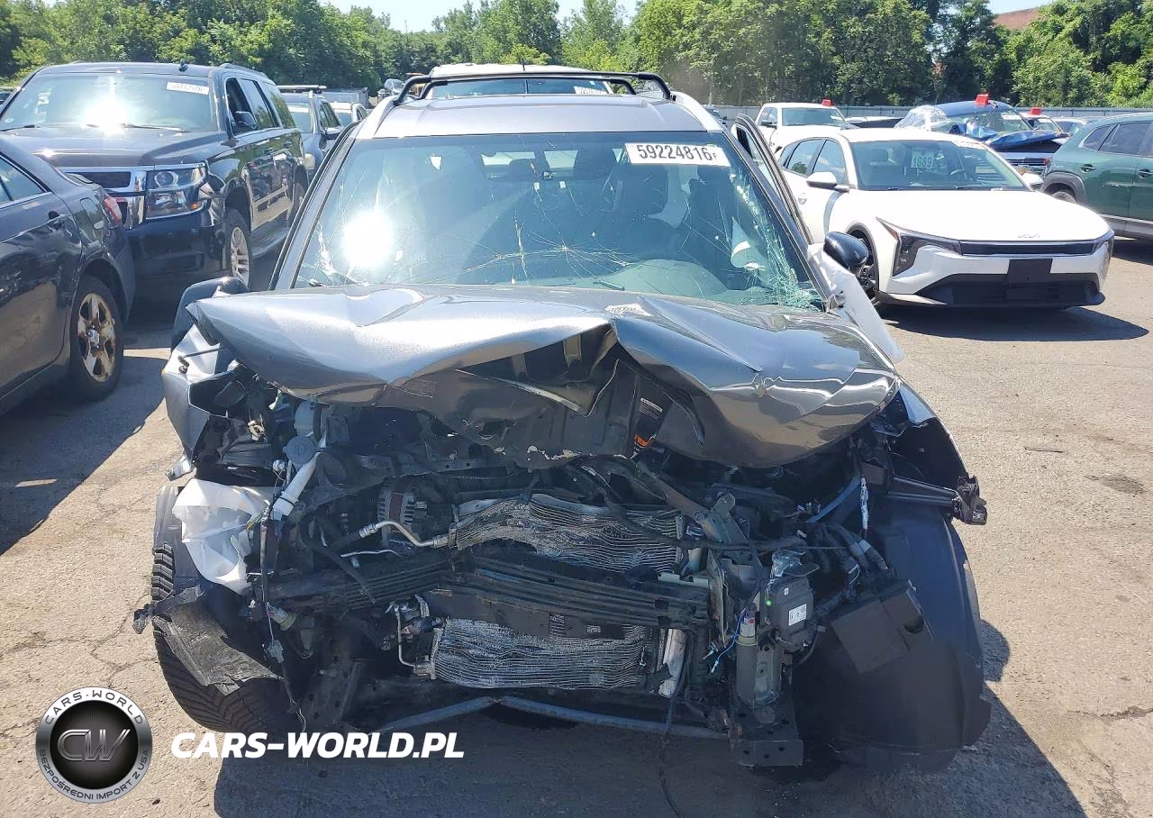 2019 Nissan Kicks Sr VIN:3N1CP5CU2KL551608 - 5