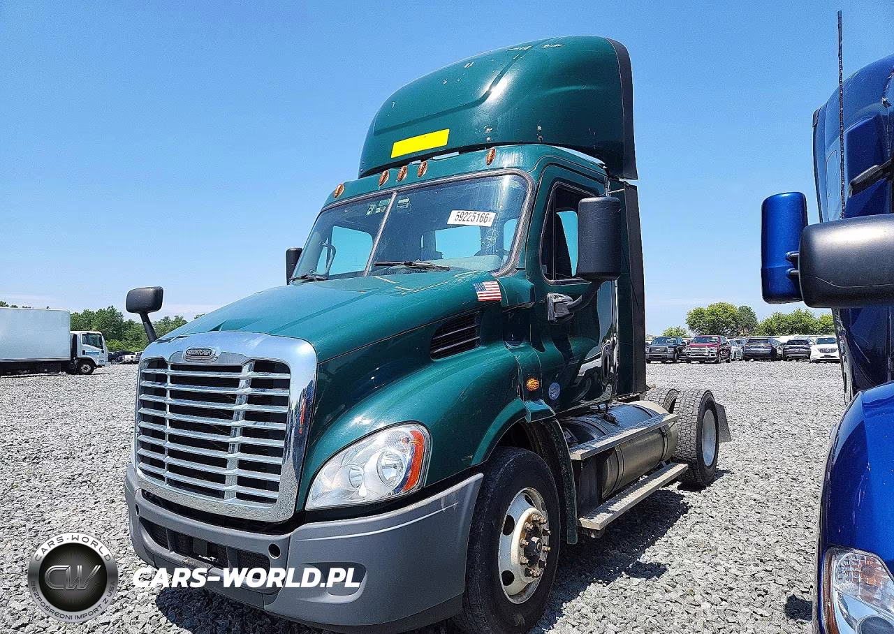 2018 Freightliner Cascadia 113 Semi Truck