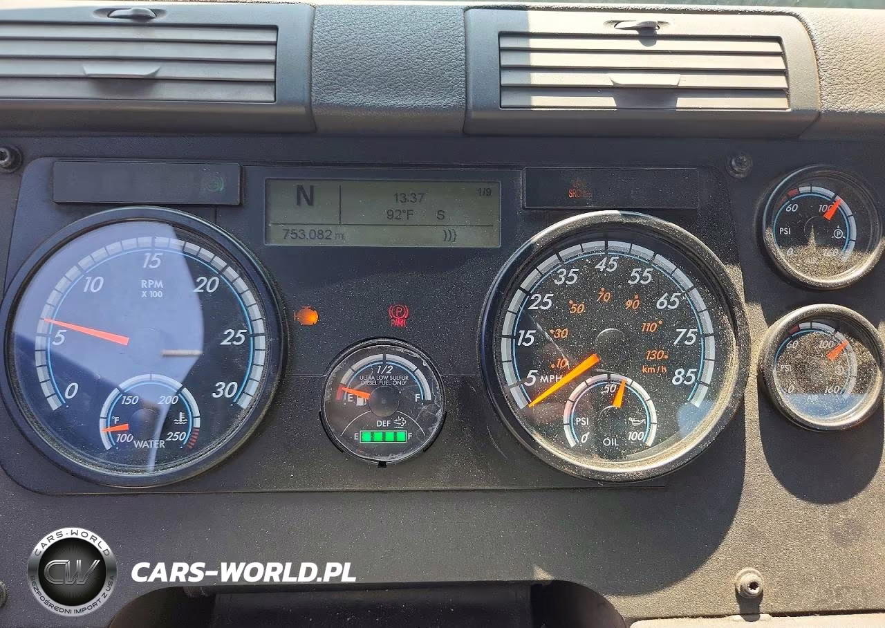 2018 Freightliner Cascadia 113 Semi Truck VIN:3AKBGADV6JSJL4573 - 9