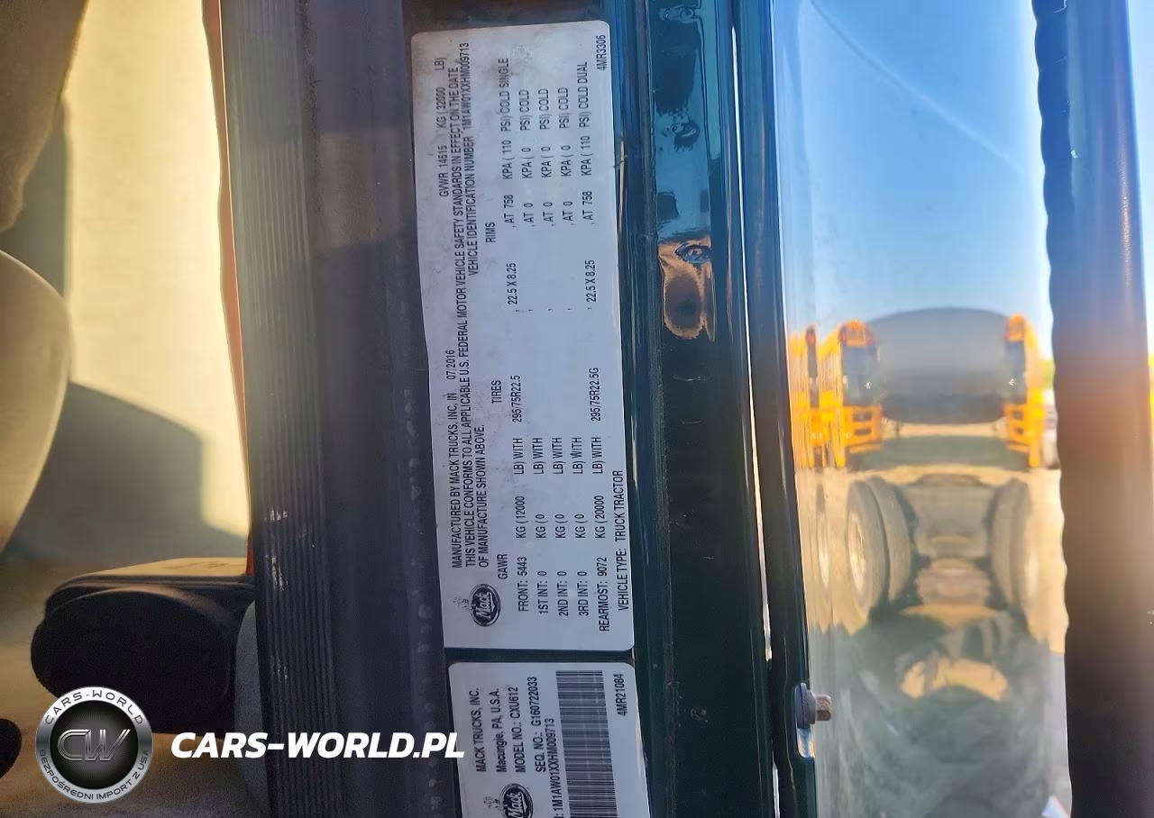 2017 Mack Cxu612 Semi Truck VIN:1M1AW01XXHM009713 - 10