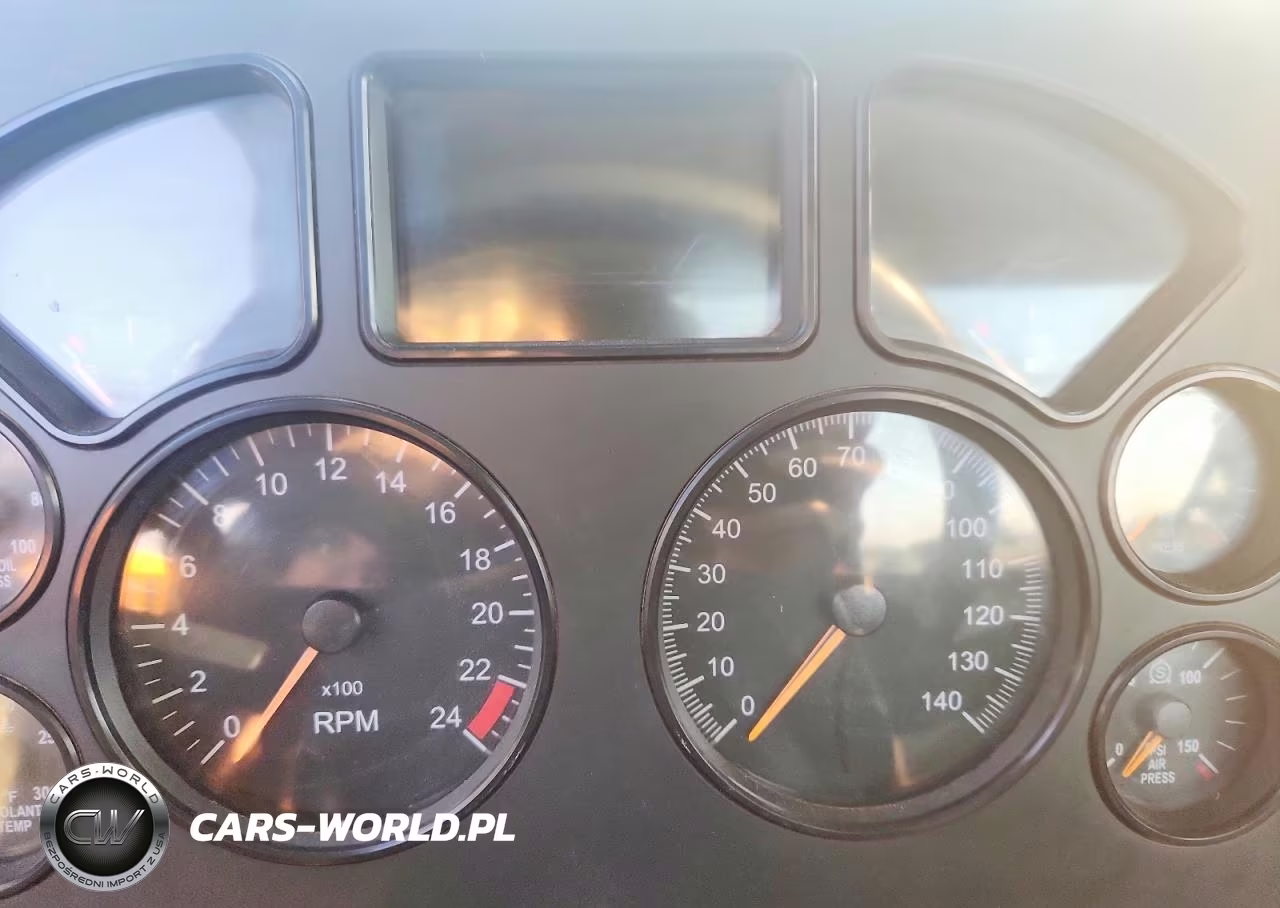 2017 Mack Cxu612 Semi Truck VIN:1M1AW01XXHM009713 - 8