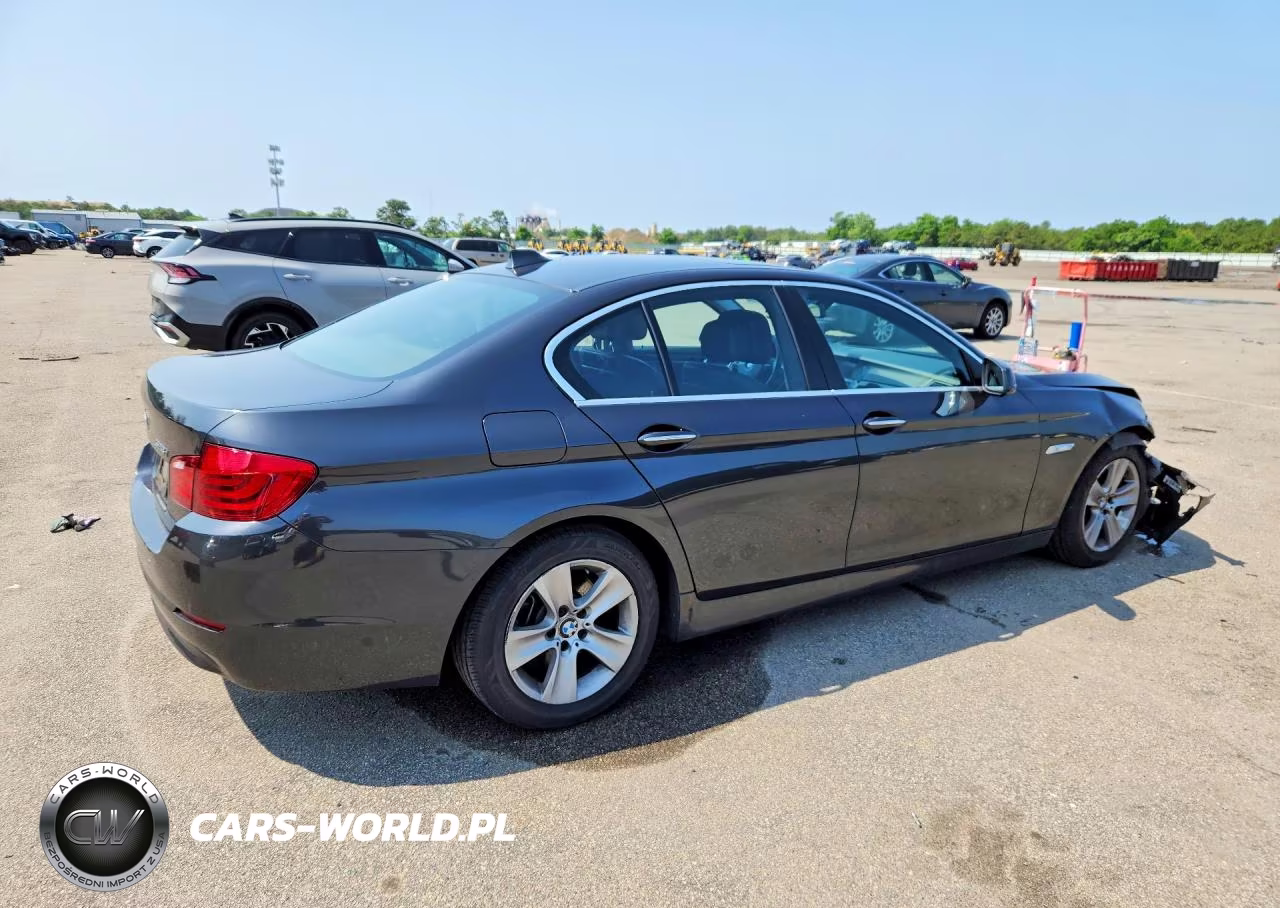 2013 BMW 528 I VIN:WBAXG5C51DDY36085 - 3
