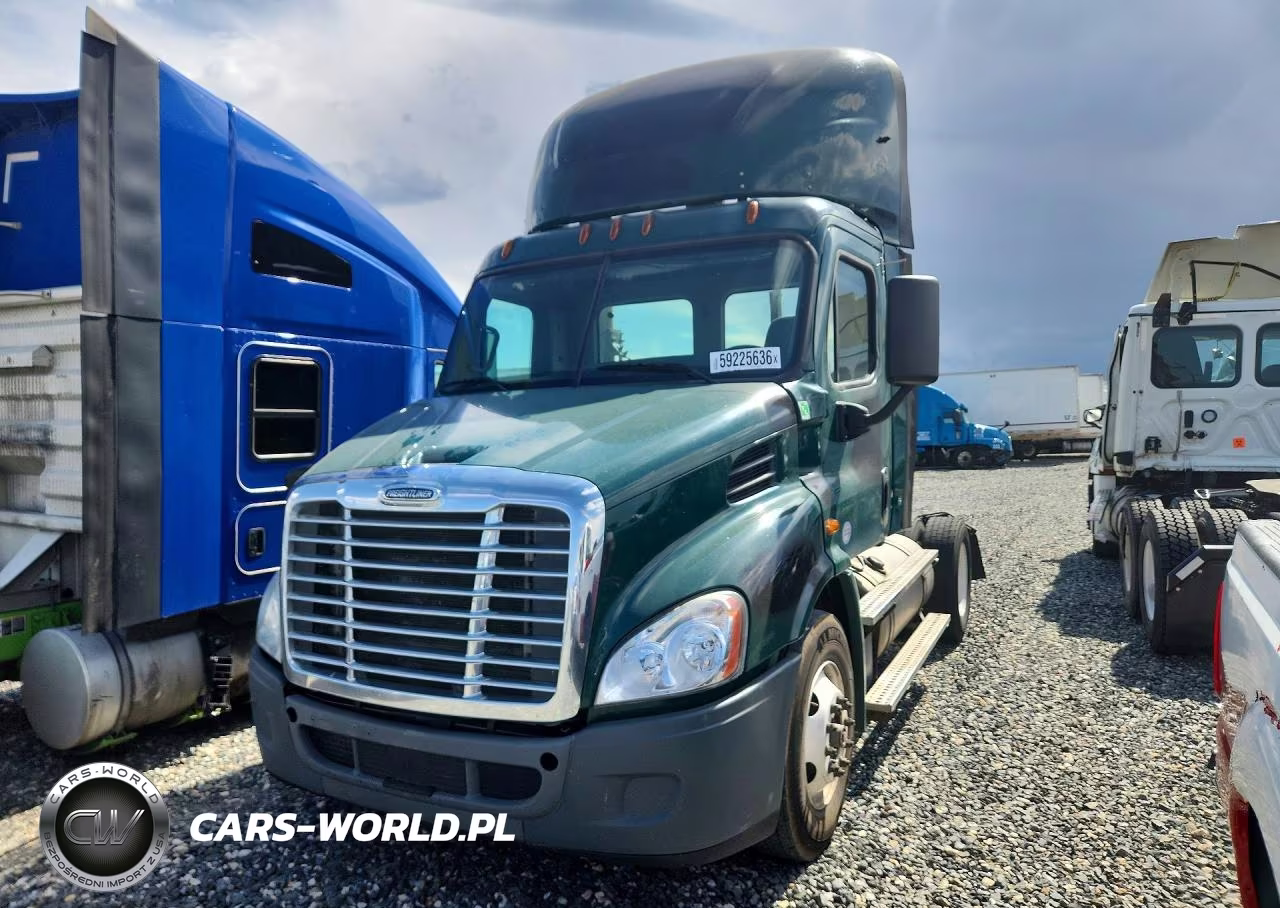 2018 Freightliner Cascadia 113 Semi Truck